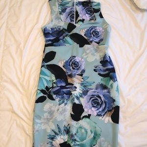 Form fitting floral sleeveless maternity dress